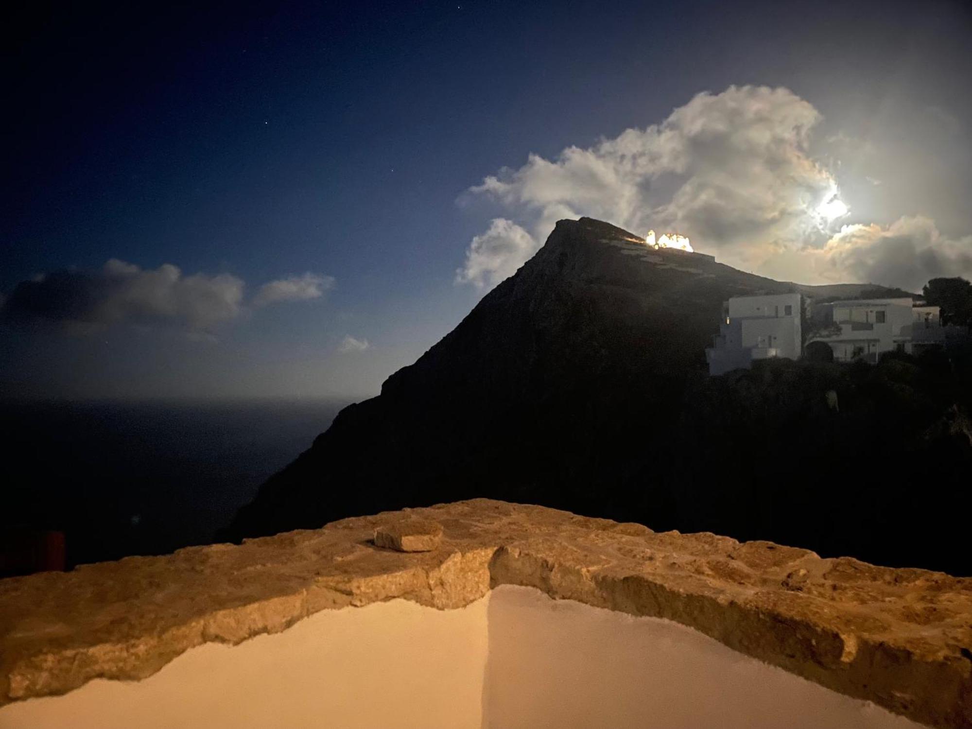 Folegandros-Cliffhouse Villa Exterior photo